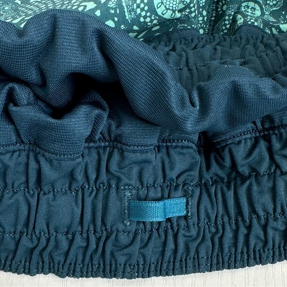 Lululemon Women’s Tracker Short IV Size 6 - Picture 3 of 11